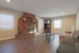 18 Stratton Ln, Stony Brook, NY 11790