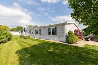 305 Oak Ridge St, Mason, MI 48854