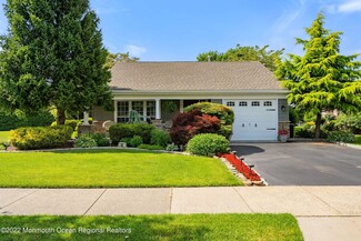 10 Knoll Cir, Manchester, NJ 08759