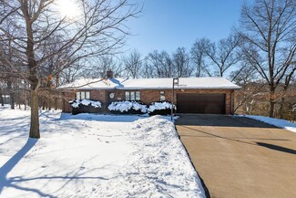 8968 Quail Ridge Ct, Dubuque, IA 52003