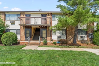 733 Cricket Ln, Woodbridge, NJ 07095