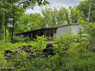 779 Pawpaw Rd, Thorn Hill, TN 37881