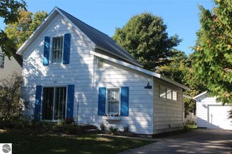 212 W 2nd St, Northport, MI 49670