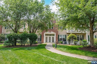 1106 Four Seasons Dr Unit F1, Wayne, NJ 07470