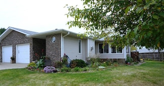 324 S 10th Ave, Winterset, IA 50273