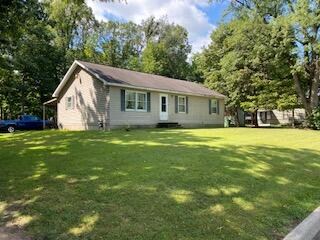 925 E Broadway St, Three Rivers, MI 49093