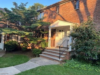 17A Troy Dr Unit A, Springfield, NJ 07081