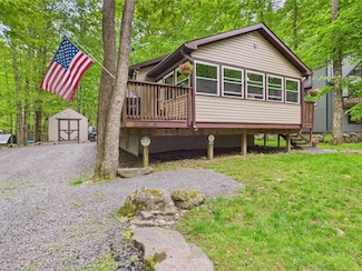 264 Wyalusing Dr, Pocono Lake, PA 18347