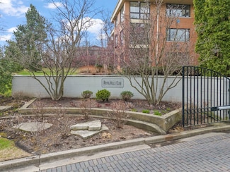 3525 S Cass Ct Unit 418, Oak Brook, IL 60523