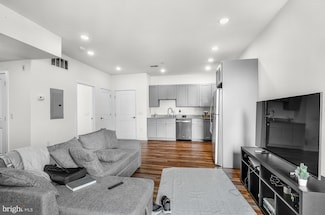 2411 Kensington Ave Unit 209, Philadelphia, PA 19125