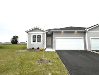 517 Cobblestone Cir, Harvard, IL 60033