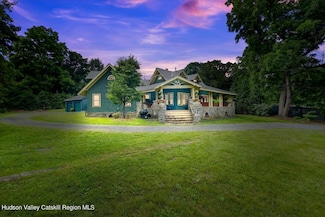 30 Grand St, Highland, NY 12528