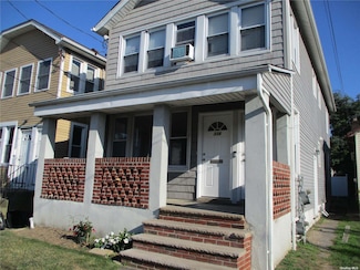 33 Pearl St, Inwood, NY 11096