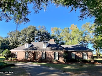 4620 Oakwood Dr, Marianna, FL 32446