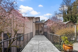 11419 99th Place NE Unit 102, Kirkland, WA 98033