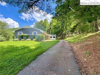 840 Brooks Shell Rd, Elk Park, NC 28622