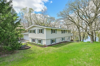 W4910 Oakwood Dr, East Troy, WI 53120