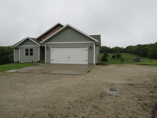 24350 Pine Tree Dr, Lebanon, MO 65536