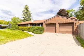 6916 Colby Ave, Windsor Heights, IA 50324