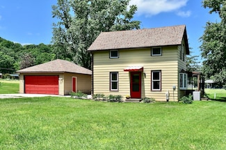 1240 Browns Ln, Dakota, MN 55925