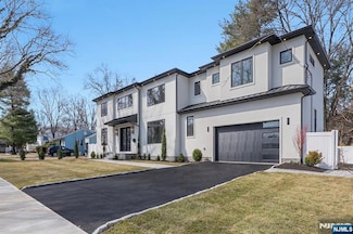 623 Alberta Dr, Paramus, NJ 07652