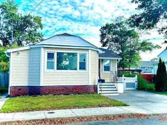 25 Lakewood Ave, Keansburg, NJ 07734