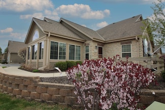 W250N5006 William Dr, Pewaukee, WI 53072