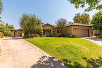 12100 Crown Crest Dr, Bakersfield, CA 93311