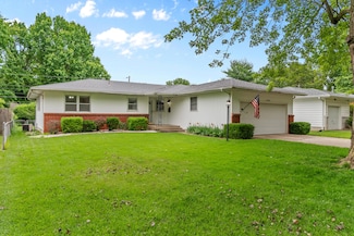 1541 E Crestview St, Springfield, MO 65804