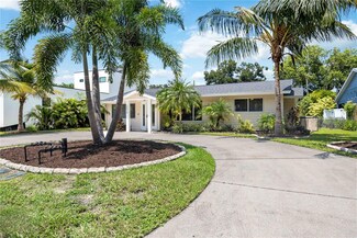 2575 Hyde Park St, Sarasota, FL 34239