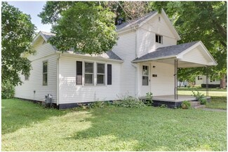 510 E Elm St, Le Roy, IL 61752