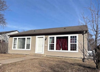 3838 Regent Ave N, Robbinsdale, MN 55422