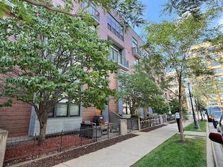 200 Park Ave Unit 303, Minneapolis, MN 55415