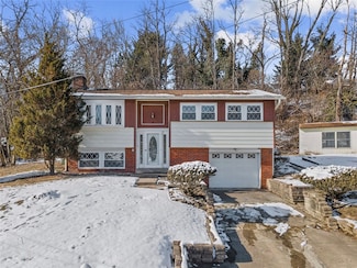 224 Laura Lee Dr, Coraopolis, PA 15108