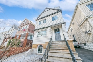 158 W 8th St, Bayonne, NJ 07002
