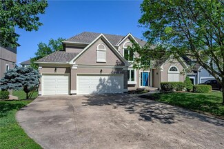 313 NE Oaks Ridge Dr, Lees Summit, MO 64064