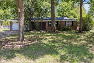 713 Plaza Dr, Fort Worth, TX 76140