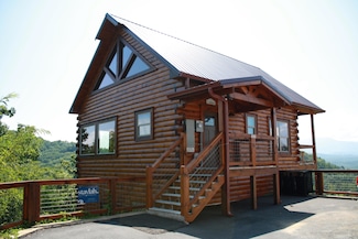 2028 Starr Crest Dr, Sevierville, TN 37876