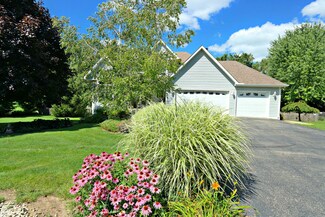 4901 Saint Josephs Ct, Wonder Lake, IL 60097