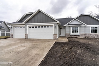444 Cromwell Dr, Grand Forks, ND 58201