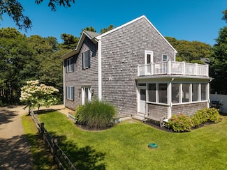 26 Winne Ave, Vineyard Haven, MA 02568