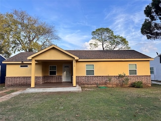 912 Iowa St, Irving, TX 75060