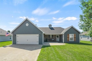 2212 E Willow Pointe Cir, Tonganoxie, KS 66086