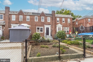 355 S 27th St, Camden, NJ 08105