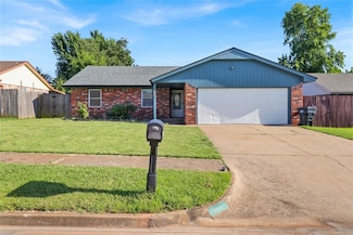 1204 SE 8th St, Moore, OK 73160