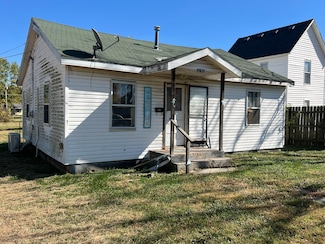 230 S Elm St, Mountain Grove, MO 65711
