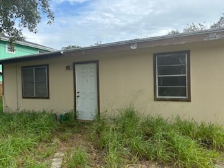 1122 N Verne St, Rockport, TX 78382