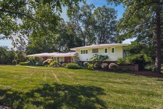 12410 Montsouris Dr, Saint Louis, MO 63141