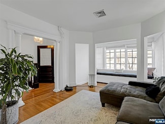 532 Undercliff Ave, Edgewater, NJ 07020