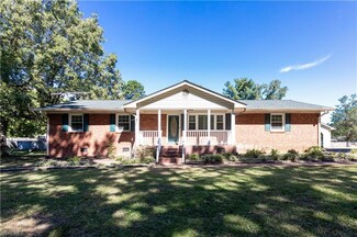 5912 Hyde Park Dr, High Point, NC 27263